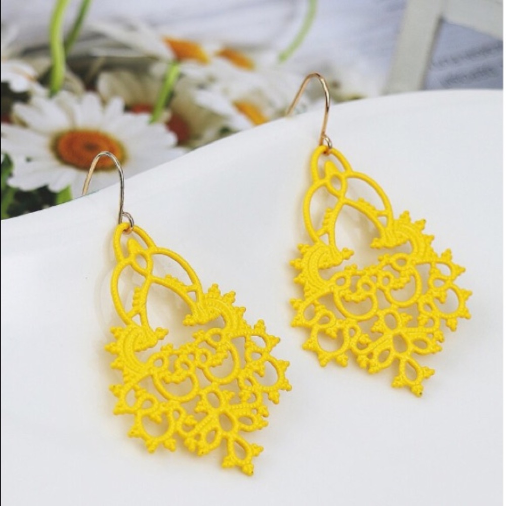 🌸2/$28 OR 🌺3/$33 Yellow Lace Drop Earrings